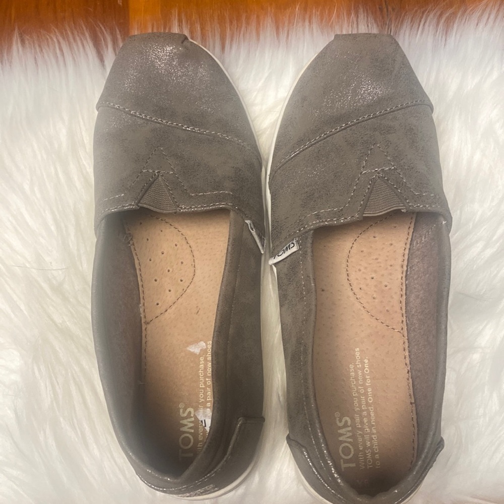 Toms pewter shimmer slip on shoes size 6Y